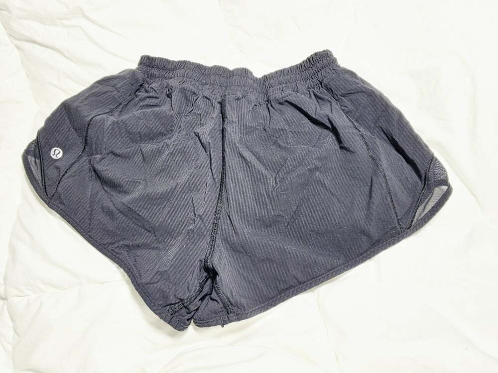 Lululemon Shorts Women 4 Black Hotty Hot Lined Run Yoga Gym 2.5” Inseam Workout